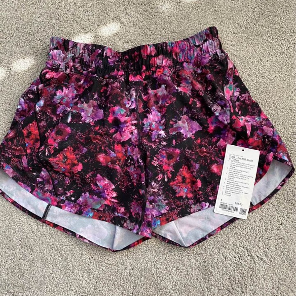 Lululemon “Track that MR short” — 5”- lined sz8
